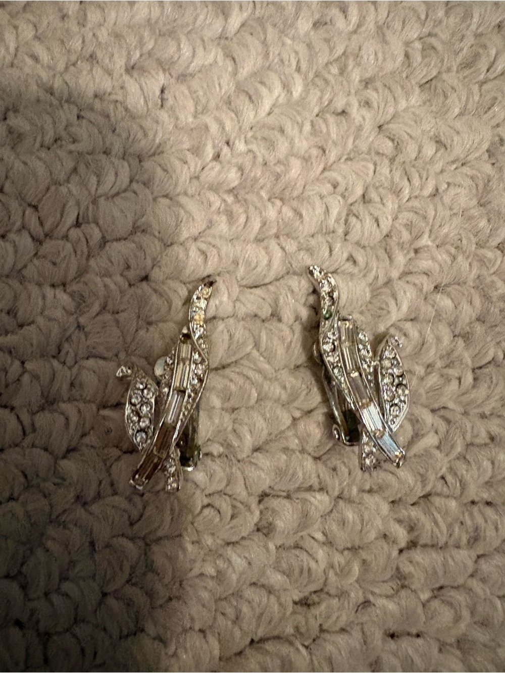 Vintage rhinestone Crystal Leaf Clip-On Earrings - Elegant